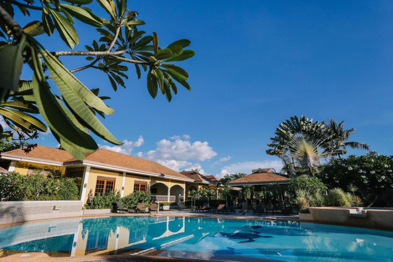 Turtle Bay Dive Resort Moalboal Eksteriør billede